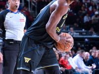 九游-巴特勒连续十五场比赛得分超过惊险取胜，勇士挑战极限！的简单介绍